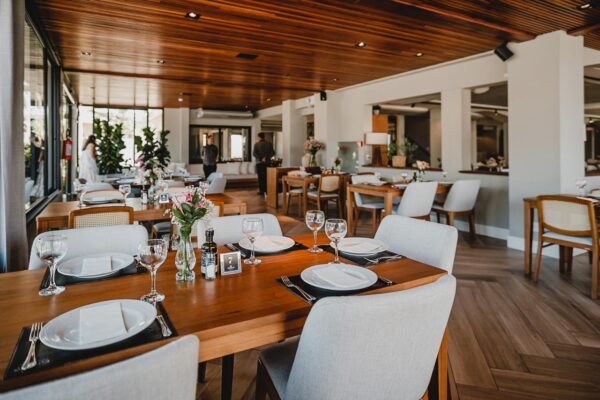 Lindacap abre temporada da feijoada neste sábado (17) com show de Swing Maneiro Restaurante Lindacap
